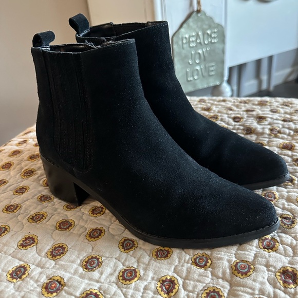 Blondo Waterproof Black Suede Ankle Boot Size 7 - Picture 1 of 9